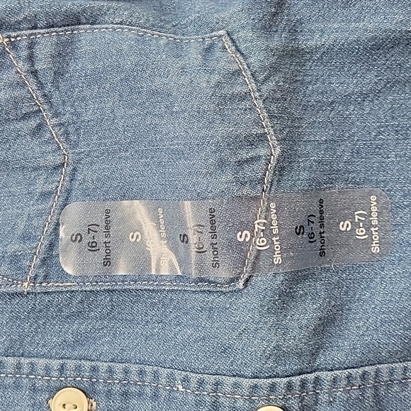 NWT Boys Gap Denim Button Down Shirt Size Small 6-7 - Picture 4 of 5